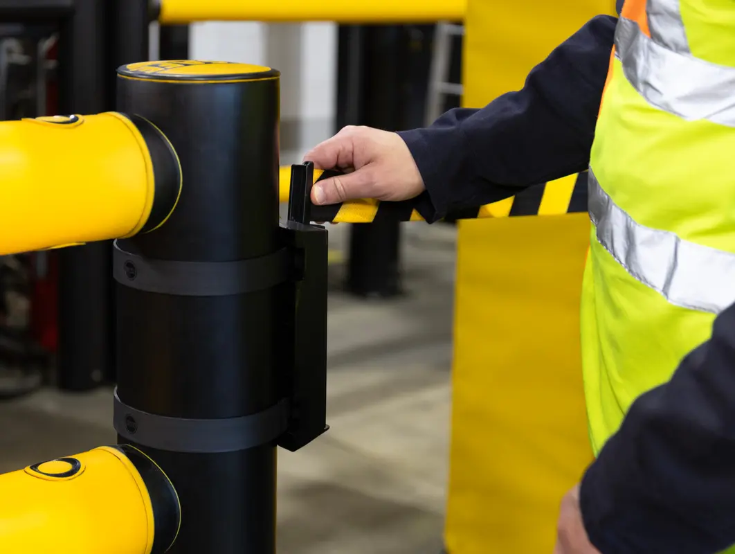 Retractable Barrier - Image 18